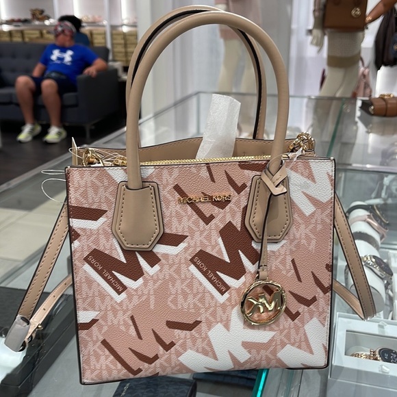 Michael Kors Mercer Medium Leather Messenger Buff Multi - Picture 10 of 16